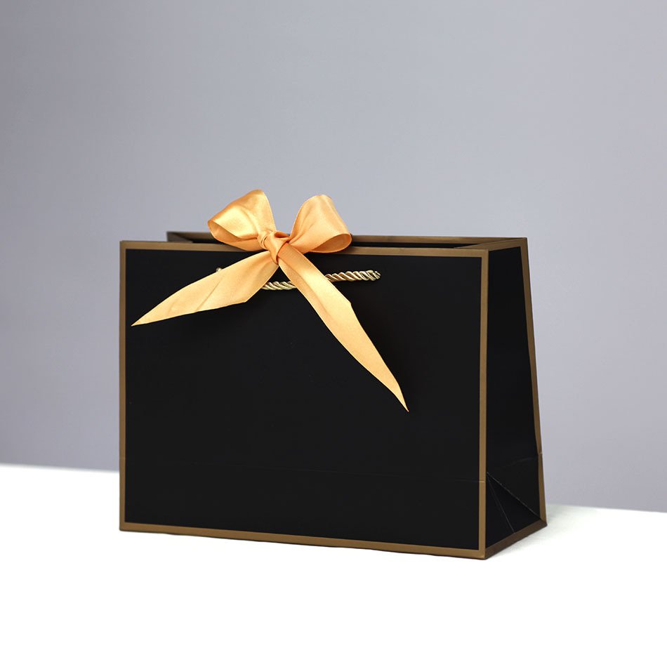 Cardboard Paper Bags Kraft Printing Color Ribbon Handle Bags